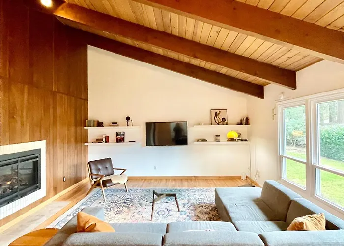 Midcentury Modern Gem - 3Bd 2Ba