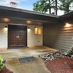 Midcentury Modern Gem - 3Bd 2Ba