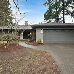 Midcentury Modern Gem - 3Bd 2Ba