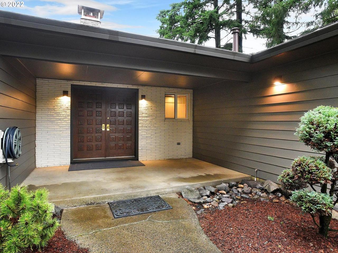 Midcentury Modern Gem - 3bd 2ba