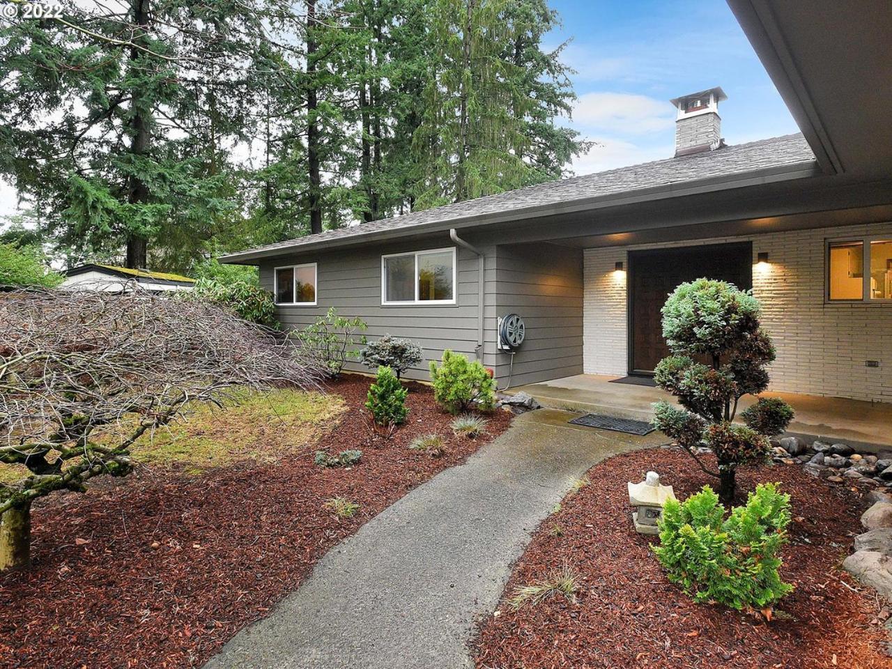 Midcentury Modern Gem - 3bd 2ba *