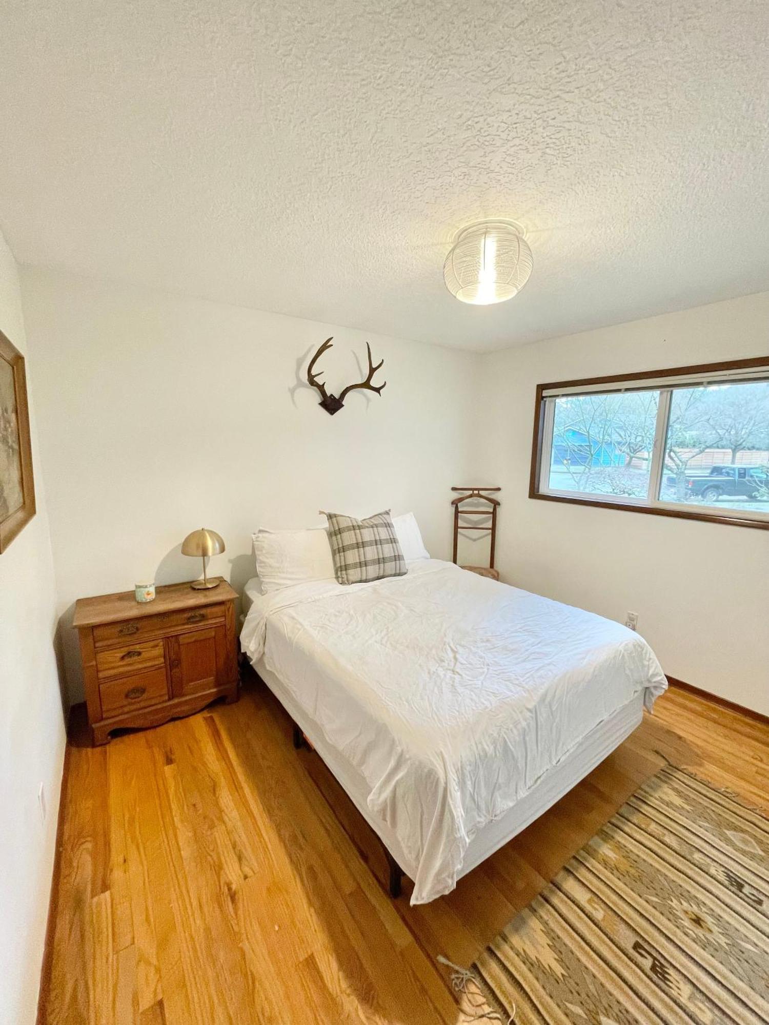 Midcentury Modern Gem - 3bd 2ba Portland