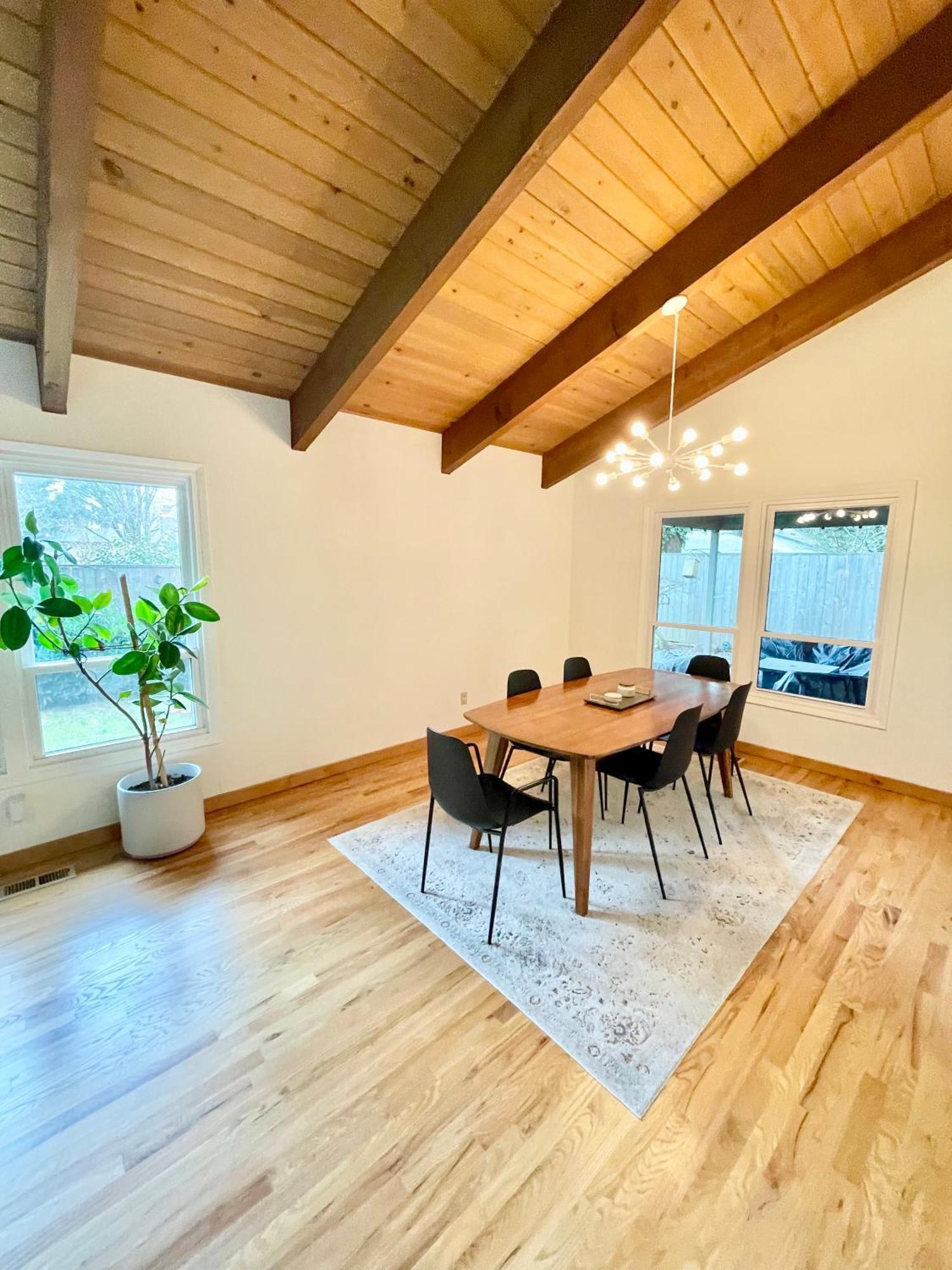 Holiday home Midcentury Modern Gem - 3bd 2ba *